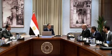 رئيس الوزراء يستعرض مقترحًا لتنفيذ مشروع مدينة المستشفيات والمعاهد الطبية بالعاصمة الجديدة