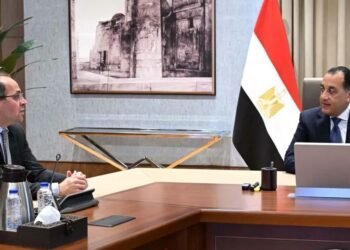 رئيس الوزراء يستعرض مع وزير المالية أبرز النشاطات واللقاءات في اجتماعات صندوق النقد والبنك الدوليين بواشنطن