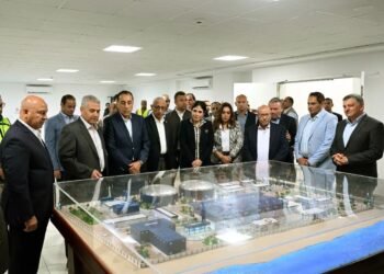 خلال زيارته لشمال سيناء لتفقد وافتتاح عدد من المشروعات التنموية والخدمية:رئيس الوزراء يتفقد محطة تحلية مياه البحر بمدينة العريش