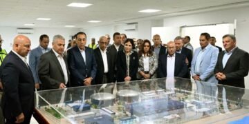 خلال زيارته لشمال سيناء لتفقد وافتتاح عدد من المشروعات التنموية والخدمية:رئيس الوزراء يتفقد محطة تحلية مياه البحر بمدينة العريش