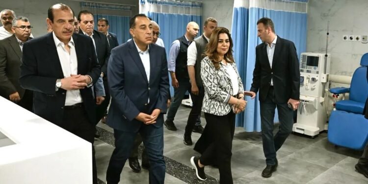 في إطار جولته اليوم بمحافظة شمال سيناء:رئيس الوزراء يتفقد مبني الغسيل الكلوي الجديد بمستشفى العريش العام