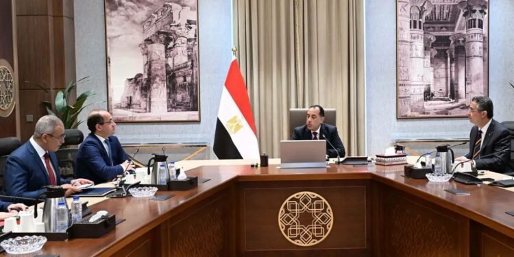 رئيس الوزراء يتابع إجراءات توفير مخزون مطمئن من السلع وجهود حوكمة منظومة الدعم