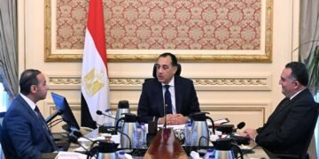 رئيس الوزراء يجتمع برئيسي هيئة الرقابة المالية والبورصة المصرية