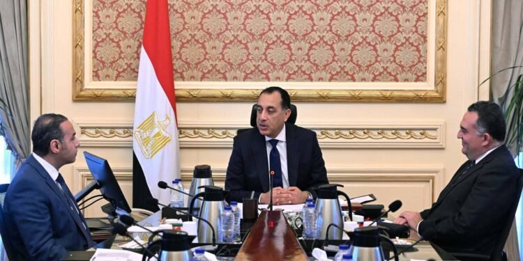 رئيس الوزراء يجتمع برئيسي هيئة الرقابة المالية والبورصة المصرية