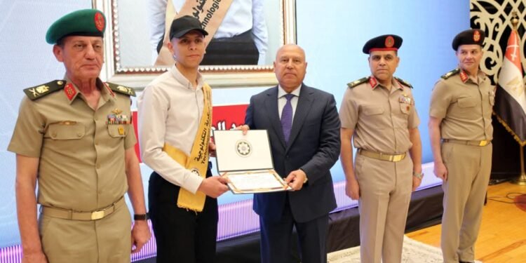 الأكاديمية العسكرية المصرية تنظم مراسم الإحتفال بتخرج دورات تدريبية للمرشحين للعمل بوزارة النقل