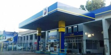 بناءاً على تعليمات محافظ أسوان .. إصلاح طلمبات البنزين بمحطتين وقود فى إدفو .. وتعزيزهما بالكميات المطلوبة لتلبية إحتياجات المواطنين