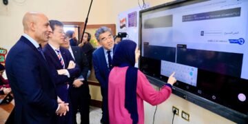 وزير التربية والتعليم يصطحب رئيسي جامعة هيروشيما و”سبريكس” في زيارة لمدرسة الأورمان الثانوية