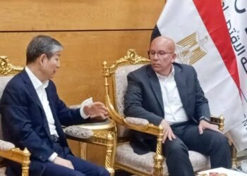 اقتصادية قناة السويس تستقبل السفير الصيني لبحث فرص الاستثمار بالموانئ والمناطق الصناعية وتعزيز التعاون الثنائي