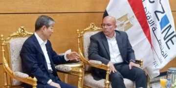 اقتصادية قناة السويس تستقبل السفير الصيني لبحث فرص الاستثمار بالموانئ والمناطق الصناعية وتعزيز التعاون الثنائي