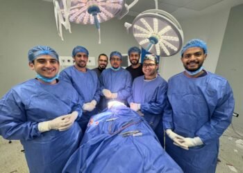 وتتوالي المعجزات الطبية بمستشفيات سوهاج الجامعية .. انقاذ بصر طفل باستخراج جسم غريب بطول 10 سم من محجر العين