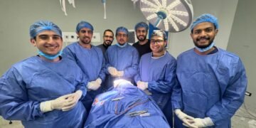 وتتوالي المعجزات الطبية بمستشفيات سوهاج الجامعية .. انقاذ بصر طفل باستخراج جسم غريب بطول 10 سم من محجر العين