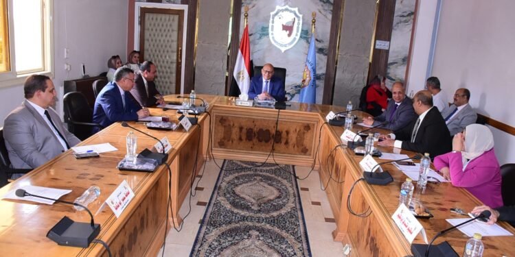 النعماني يعقد اجتماع طاري ء بمجلس جامعة سوهاج لاعتماد اللائحة الداخلية لكلية الفنون التطبيقية والتراثيه بنظام الساعات المعتمدة