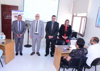 رئيس جامعة سوهاج يتفقد تدريبات مركز ضمان الجودة لتأهيل شباب الأكاديميين