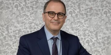 بالإجماع: مجلس أوصياء الجامعة الأمريكية بالقاهرة يجدد الثقة