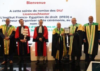 جامعة عين شمس تحتفل بتخريج الدفعة الـ20 من القسم الفرنسي بكليه الحقوق