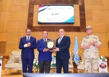 بحضور محافظ سوهاج ورئيس الجامعة: اللواء أركان حرب الدكتور محمود خليفة يستعرض تحديات الامن القومي الماضي والحاضر للطلاب احتفالا بذكرى تحرير سيناء