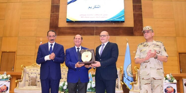 بحضور محافظ سوهاج ورئيس الجامعة: اللواء أركان حرب الدكتور محمود خليفة يستعرض تحديات الامن القومي الماضي والحاضر للطلاب احتفالا بذكرى تحرير سيناء