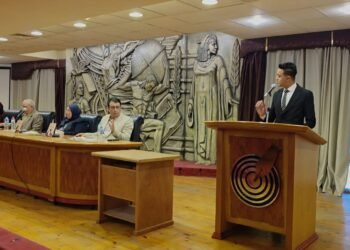 في ليلة أدبية بنقابة الصحفيين.. الإعلامي محمد عاشور أبو عبد الحميد يتألق في تقديم مناقشة “دموع الورد”