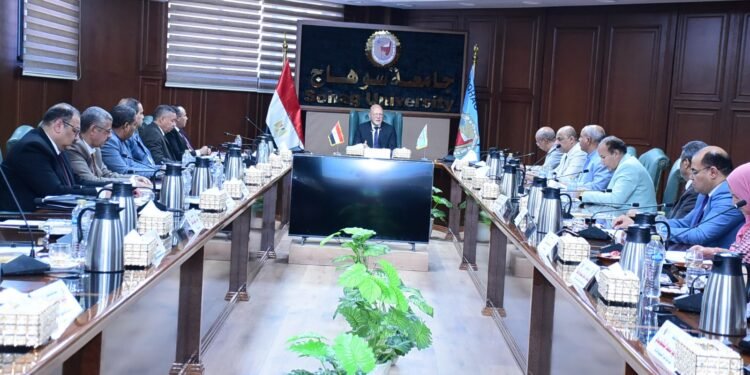 بنسبة تزيد عن ١٠٠% ..مجلس جامعة سوهاج يوافق على زيادة حافز الإشراف والتحكيم علي الرسائل العلمية