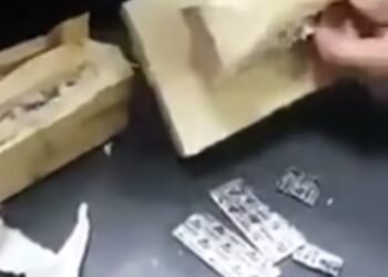 في بداية عودة مطار سوهاجنجحت سلطات التأمين بمطار سوهاج الدولي في إحباط محاولة مبتكرة لتهريب كمية من الأقراص المخدرة إلى خارج البلاد،