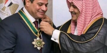 تكريم الرئيس عبد الفتاح السيسي وسام الأمير نايف للأمن العربي من الدرجة الممتازة من مجلس وزراء الداخلية العرب.