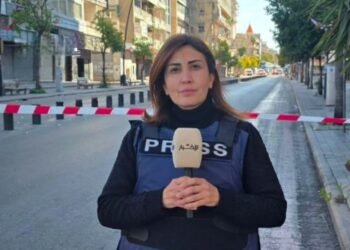 غارة إسرائيلية تقتل الصحفية آمال خليل في منزل احتمت في جنوب لبنان