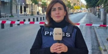 غارة إسرائيلية تقتل الصحفية آمال خليل في منزل احتمت في جنوب لبنان