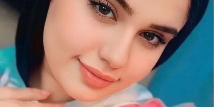 على السلم كان مستخبي ومستنيها في الضلمة، كتم بقها و طعنها 28 طعنة، وفي الآخر رشق السكينة وسابها في راسها.