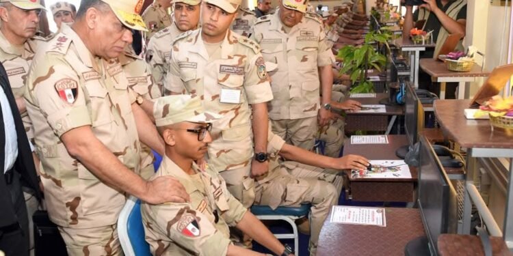 وزير الدفاع والإنتاج الحربى يتفقد إحدى وحدات التدريب الأساسى بالقوات المسلحة