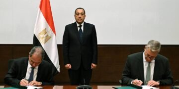 رئيس الوزراء يشهد توقيع اتفاقية لتأهيل شبكات الغاز اللبنانية بخبرات قطاع البترول المصري