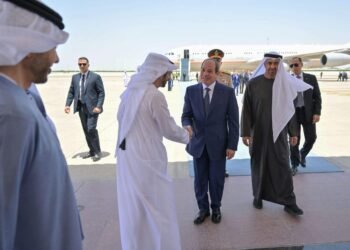 السيسي في زيارة أخوية للإمارات.. ويؤكد لمحمد بن زايد: ما يمس الإمارات يمس مصر