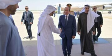 السيسي في زيارة أخوية للإمارات.. ويؤكد لمحمد بن زايد: ما يمس الإمارات يمس مصر