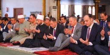 محافظ دمياط و وزير الأوقاف يؤديان شعائر صلاة الجمعة بمسجد الرحمة برأس البر