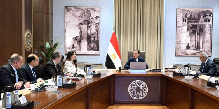 رئيس الوزراء يُتابع موقف سداد مستحقات هيئة المجتمعات العمرانية الجديدة لدى عدد من الوزارات والجهات