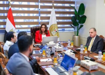 وزيرة التنمية المحلية والبيئة تتابع جهود تيسير وتبسيط منظومة تراخيص المحال العامة بالمحافظات