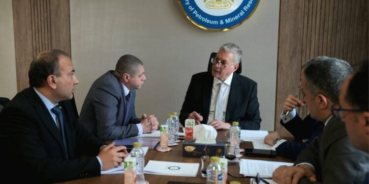 وزير البترول والثروة المعدنية يناقش مع نواب البرلمان مطالب واحتياجات المواطنين