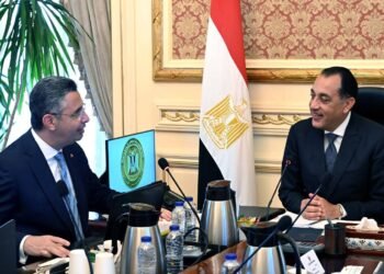 رئيس الوزراء يتابع مع وزير التموين استعدادات استقبال العيد الأضحى المبارك
