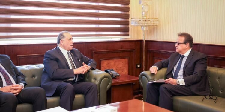 وزير الصحة يستقبل نقيب المحامين لبحث تعزيز الرعاية الصحية لـ600 ألف محامٍ وأسرهم