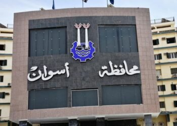 محافظ أسوان ينعى ضحايا حادث توشكى المروع.. والتنسيق مع محافظ الدقهلية لنقل جثامين المتوفين الـ 10 وتسليمهم لذويهم
