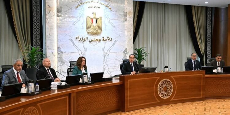 مدبولي: رفع درجة الجاهزية للمرافق والجهات الخدمية المُختلفة وتفعيل غرف العمليات على مدار الـ 24 ساعة استعداداً لعيد الأضحى