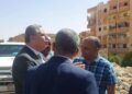 محافظ أسوان يقرر إحالة مسئولى الأملاك والإدارات الهندسية والتصالح والمتغيرات بمدن أسوان وإدفو وكوم أمبو للتحقيق فى حماية أملاك الدولة والتصدى لمخالفات البناء