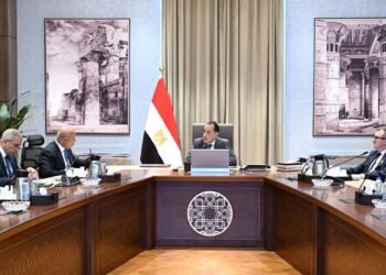 رئيس الوزراء يتابع الموقف التنفيذي لعدد من مشروعات قطاع الطرق