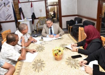 متابعة مكثفة لأداء الإدارات الخدمية بمركز ومدينة إدفو لتسريع إنجاز الملفات وتحسين مستوى الخدمات