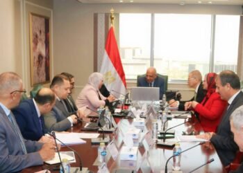 وزير الكهرباء والطاقة المتجددة يبحث مع وفد البنك الدولي سبل دعم وتعزيز الشراكة والتعاون في مجالات دعم وتقوية الشبكة الموحدة