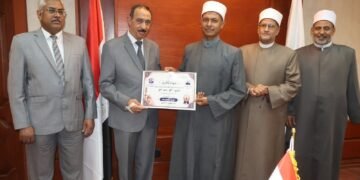 محافظ سوهاج يكرم 10 من الأئمة الفائزين في مسابقة وزارة الأوقاف “دوري الأئمة النجباء”