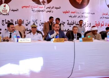 محافظ سوهاج يشهد صلح عائلتي ” أولاد الحاج مصطفى رجب عبد العال ” و ” أولاد الحاج محمد اسماعيل “