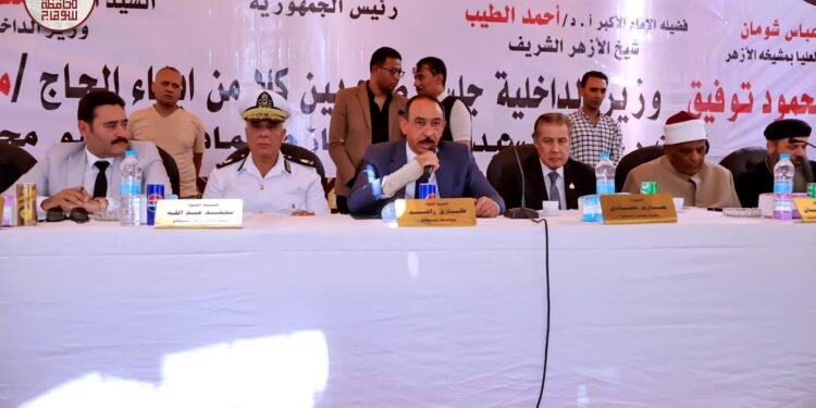 محافظ سوهاج يشهد صلح عائلتي ” أولاد الحاج مصطفى رجب عبد العال ” و ” أولاد الحاج محمد اسماعيل “