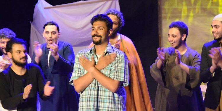 أحمد صابر فؤاد.. “متمرد” المسرح الذي طوّع الضوء والكلمة