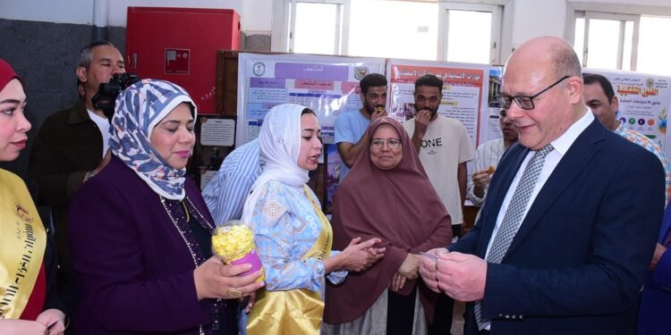 كرنفال طلابي بكلية التربية النوعية… توظيف الأعشاب والخضر في منتجات غذائية وتجميلية آمنة وعروض بحثية متميزه