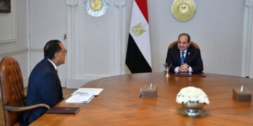السيسي يوجه بالإسراع في مشروعات الطاقة المتجددة لرفع مساهمتها إلى 45% بحلول 2028.. ويتابع محطات شمسية ورياح بقدرة 7100 ميجاوات